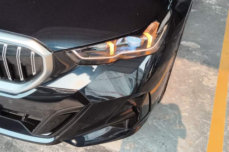 Used BMW 5 Series 2025 530Li Luxury Edition M Sport Package Left Front Headlight