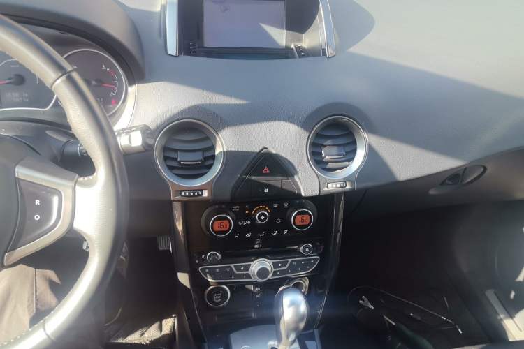 Used Renault Koleos 2013 2.5L Two-Wheel Drive Comfort Edition Audio And AC Panel