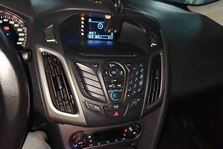 Used Ford Focus 2012 Sedan 1.6L Automatic Fashion Edition
