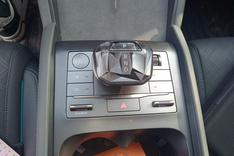 Used BYD Qin L 2025 DM-i Smart Drive 120KM Excellence Model Gear Lever
