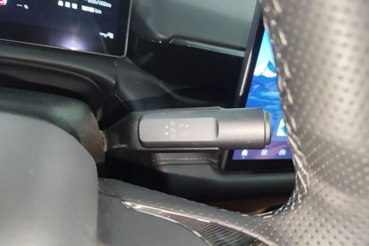 Used AION V 2024 Aion Tyrannosaurus 650 Smart Luxury Edition Gear Lever