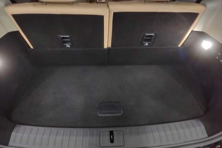 Used Chery T11 2026 Model 220 All-Wheel Drive Family Fun Edition Trunk