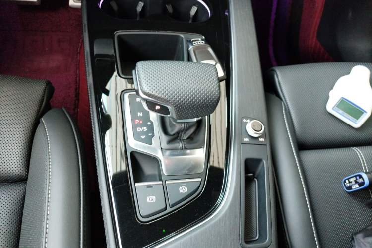 Used Audi A4L 2024 40 TFSI Luxury Dynamic Edition (Starry Night Version)
