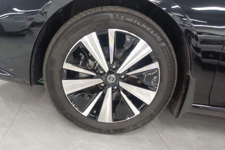 Used Nissan Teana 2021 2.0L XL Upper AD1 Smart Drive & Navigation Edition Left Front Wheel Hub