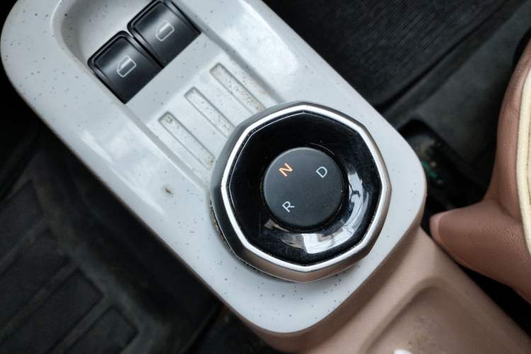 Used Geely Galaxy Panda 2023 Panda Mini 200km Endurance Bear Gear Lever