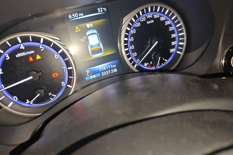 Used Infiniti Q50L 2016 2.0T Enjoyment Edition Odometer Close Up