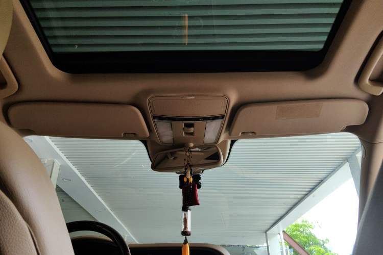 Used Mercedes-Benz S-Class 2010 S 350 L Luxury Model Headliner