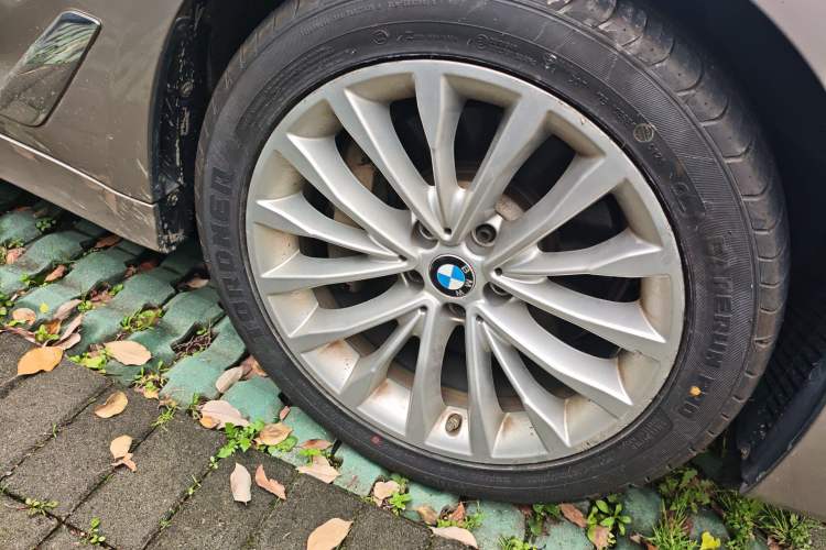 Used BMW 5 Series 2019 Facelifted 530Li Leading Edition Luxury Package Right Front Wheel Hub