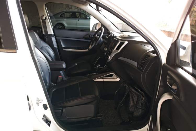 Used CHANGAN CS35 2015 1.6L Automatic Luxury Model China V Standard
