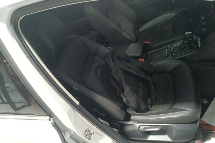 Used Volkswagen Golf Sportsvan 2018 230TSI Automatic Luxury Model Right Front Seat