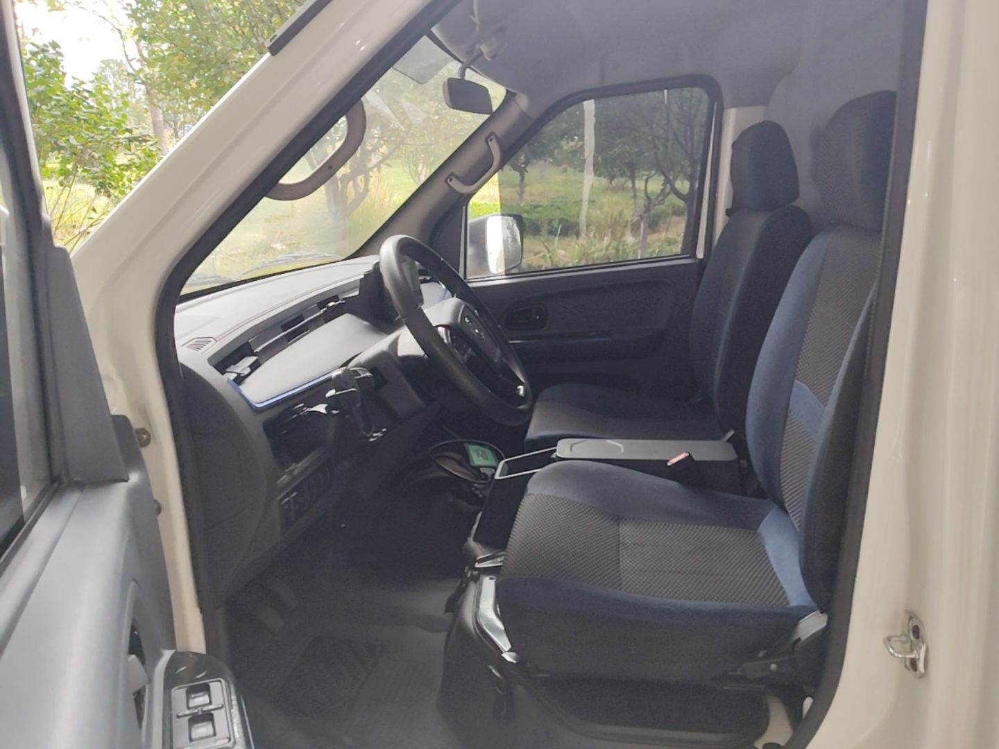 Dongfeng Yufeng EM27 2024 EM27 Henan Lithium Power 41.472 kWh — снимка 17