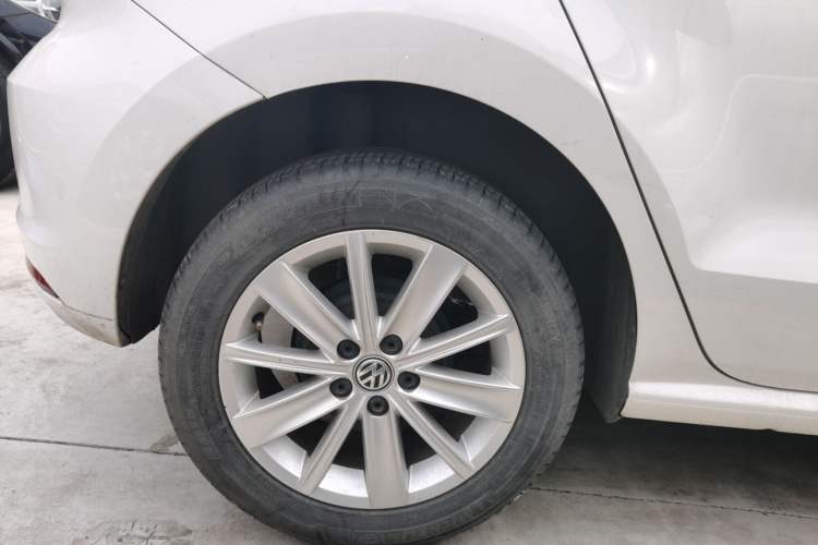 Used Volkswagen Polo 2014 1.6L Manual Comfort Edition
