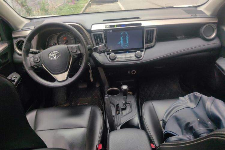 Used Toyota RAV4 2016 2.0L CVT Two-Wheel Drive Fashion Edition China V Standard Center Console