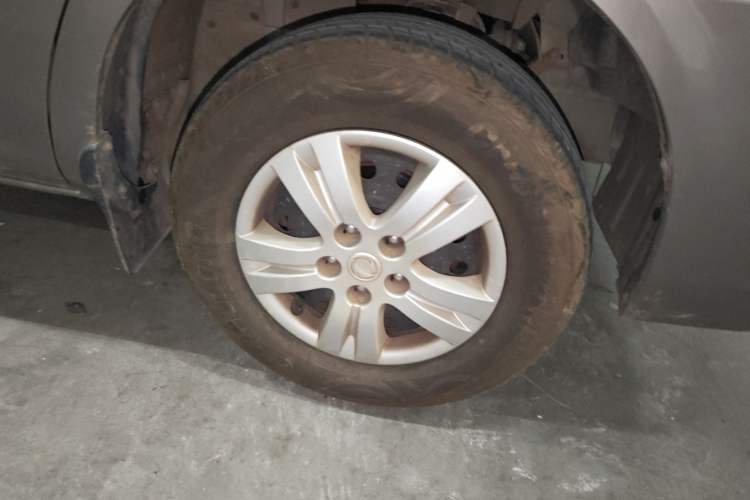 Used FORTHING Lingzhi 2013 M3 1.6L 7-Seater Comfort Model
