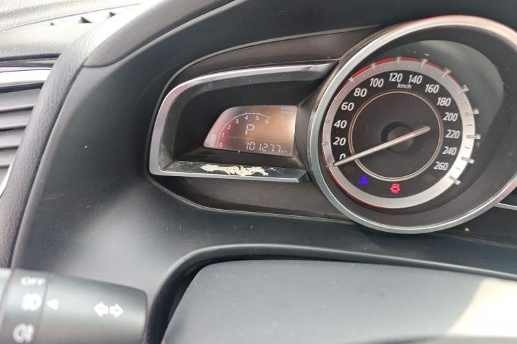 Used Mazda Mazda 3 Axela 2014 Sedan 1.5L Automatic Luxury Model