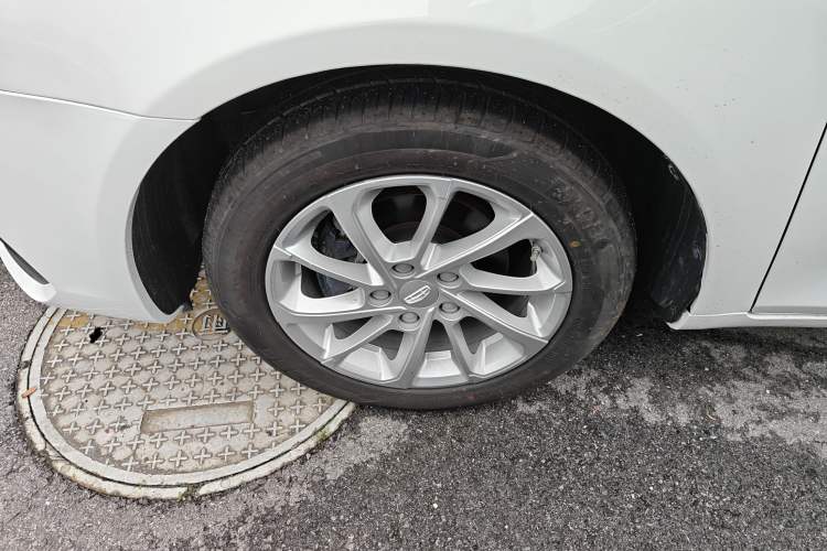 Used Geely Auto Emgrand 2021 UP 1.5L CVT Luxury Model Left Front Wheel Hub