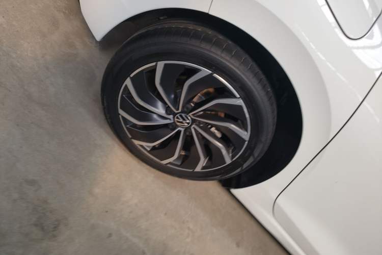 Used Volkswagen Golf 2023 Facelift 280TSI DSG Pro Right Rear Wheel Hub