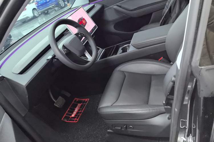 Used Tesla Model Y 2025 Rear-Wheel-Drive Version
