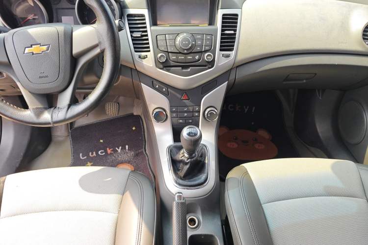 Used Chevrolet Cruze 2012 1.6L SL MT Audio And AC Panel