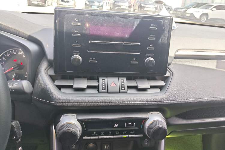 Used Toyota Wildlander 2022 Updated Version 2.0L CVT Two-Wheel Drive Leading Edition
