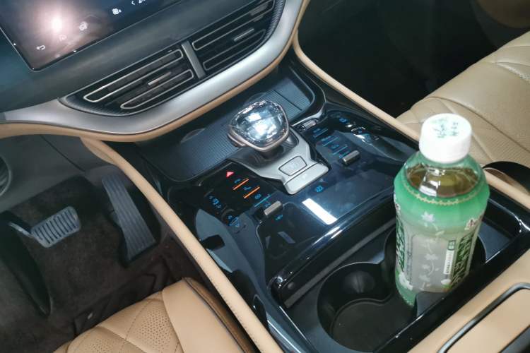 Used Denza D9 2022 DM-i 970 Four-Wheel Drive Prestige Model Gear Lever