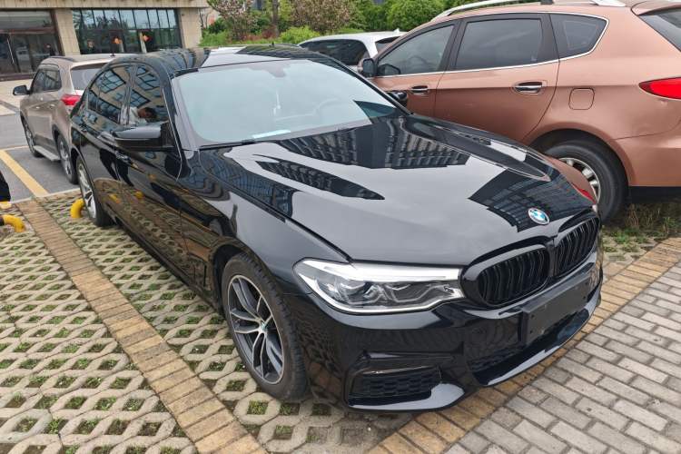 Used BMW 5 Series 2018 525Li M Sport Package Front Right 45 Deg