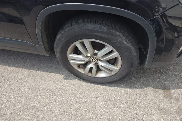 Used Volkswagen Tiguan 2013 1.8TSI Automatic Two-Wheel Drive Trend Edition Right Front Wheel Hub