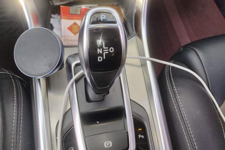 Used BYD Song New Energy 2017 Song DM 1.5TID All-Wheel Drive Prestige Model Gear Lever