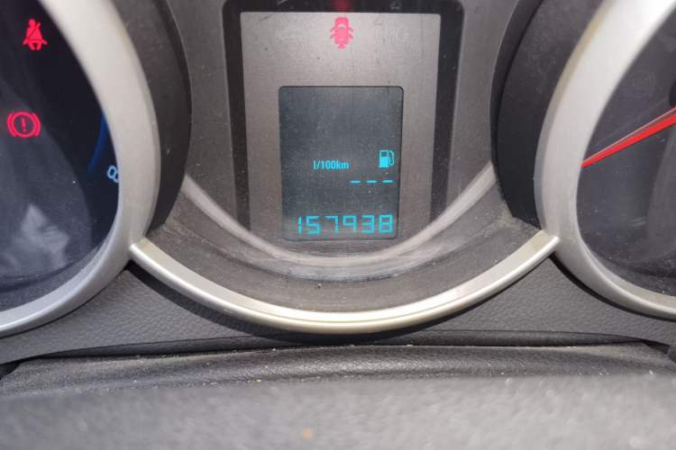 Used Chevrolet Cruze 2013 1.6L SL Sunroof Edition MT Odometer Close Up