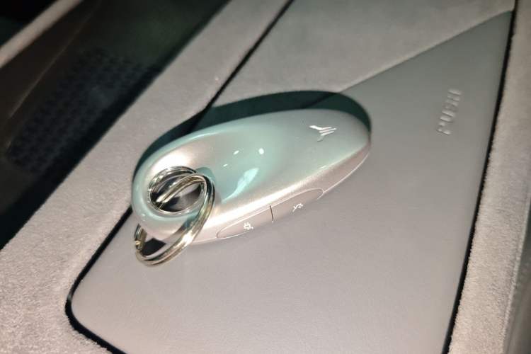 Used VOYAH PASSION 2024 PHEV Four-Wheel Drive Ultra-Long Range Flagship Model Vehicle Key