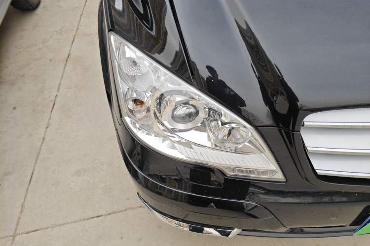 Used Mercedes-Benz Viano 2014 3.5L Premier Edition Right Front Headlight
