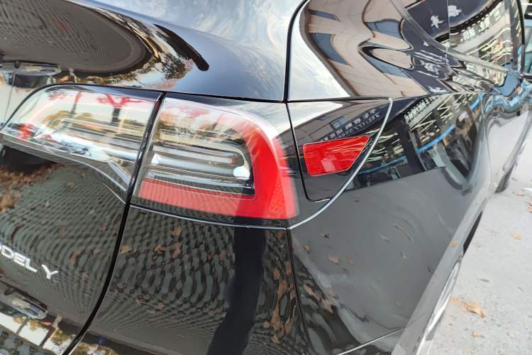 Used Tesla Model Y 2023 Long-Range All-Wheel-Drive Version