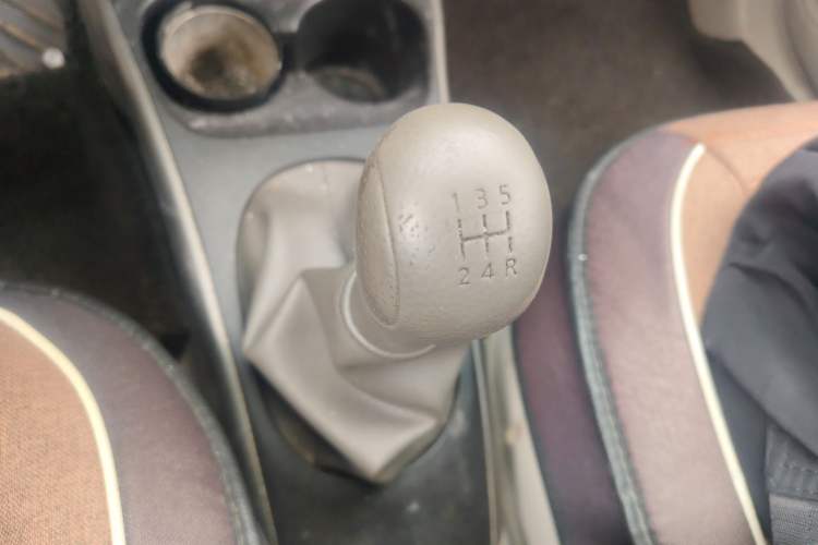 Used Nissan Sunny 2011 1.5XL Manual Deluxe Edition Gear Lever