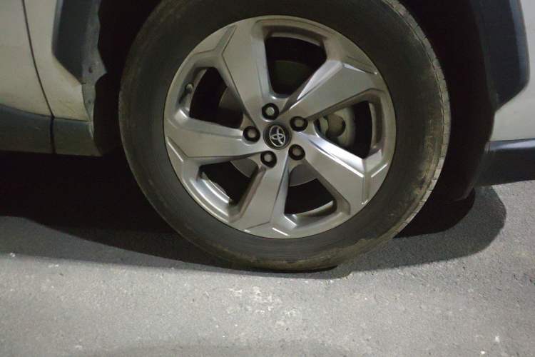 Used Toyota RAV4 2022 2.0L CVT Two-Wheel Drive Fashion Edition Right Front Wheel Hub