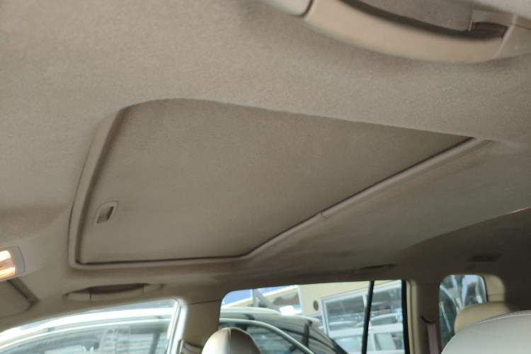 Used Toyota Highlander 2012 2.7L Two-Wheel Drive 7-Seater Luxury Edition Headliner