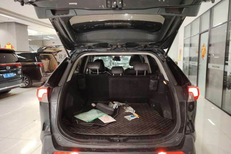 Used Toyota RAV4 2021 2.0L CVT Two-Wheel Drive Fashion Edition Trunk