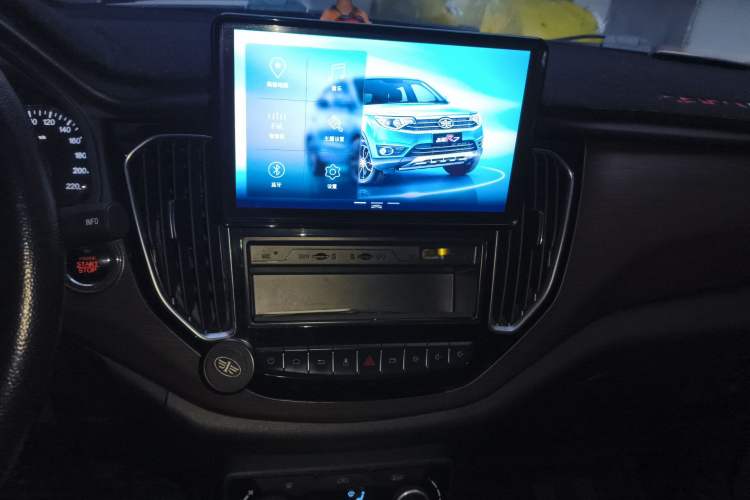 Used FAW Senya R7 2016 1.6L Manual Luxury Version Audio And AC Panel