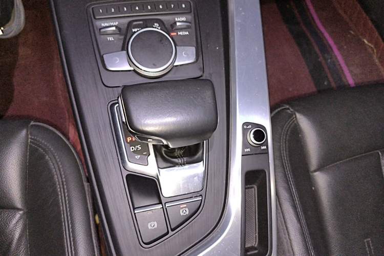 Used Audi A4L 2018 30th Anniversary Edition 40 TFSI Fashion Model
