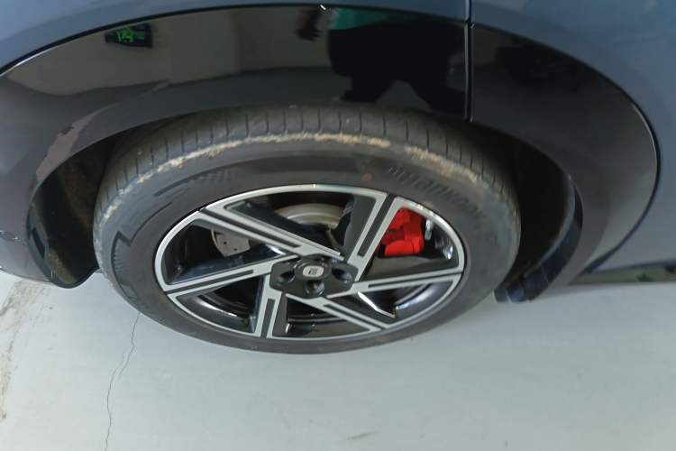 Used Xiaomi Auto YU7 2025 Ultra-Long Range High-Performance All-Wheel-Drive Max Edition
