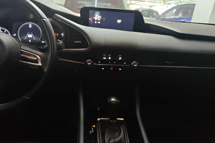 Used Mazda 3 Axela 2020 2.0L Automatic Zhiya Edition Audio And AC Panel