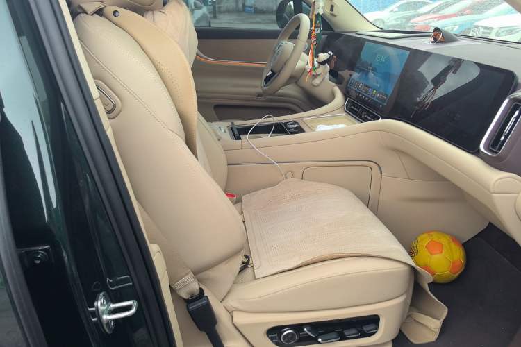 Used Hima AITO M9 2024 Range-Extended Ultra Version 42 kWh 6-Seater Model Right Front Seat