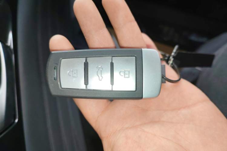 Used Sinotruk VGV U70 2021 1.5T Automatic Youyue Edition 7-Seater Vehicle Key