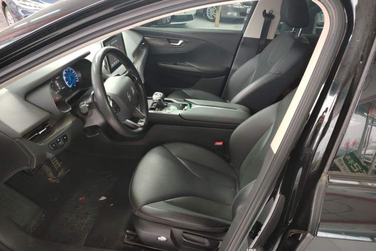 Used Hongqi E-QM5 2022 431 km Charge & Enjoy Edition
