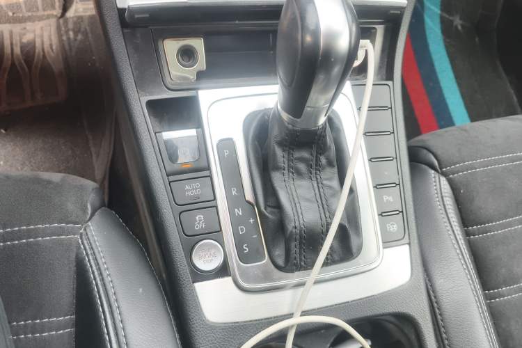 Used Volkswagen FAW-Volkswagen CC 2016 1.8TSI Luxury Model Gear Lever