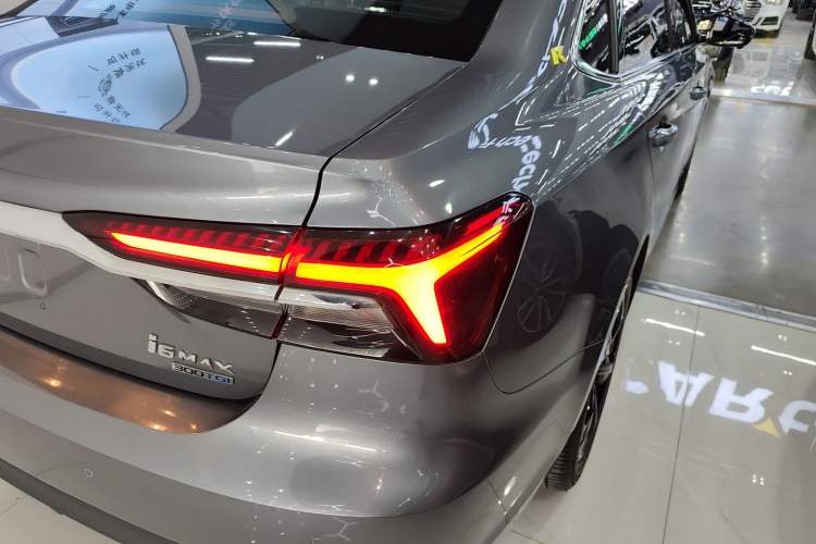 Used Roewe i6 MAX 2020 300TGI Automatic Cool & Stylish Skyroof Edition
