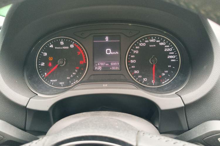 Used Audi A3 2020 Limousine 35 TFSI Fashion Edition China VI Emission Standard Odometer Close Up