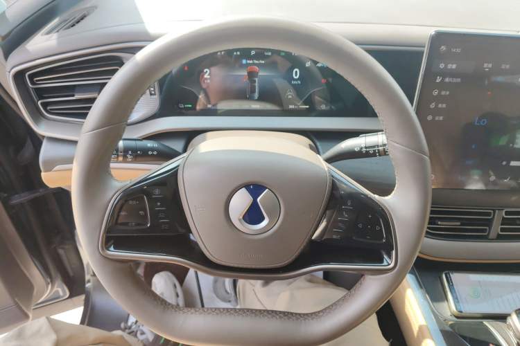 Used Denza D9 2022 DM-i 970 Four-Wheel Drive Prestige Model
