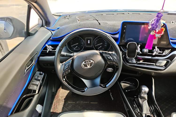 Used Toyota IZOA 2018 2.0L Yichi Version China VI Standard