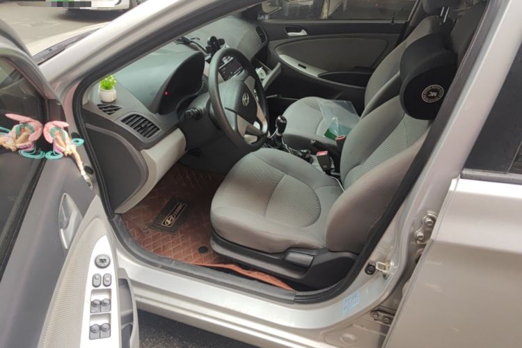 Used Hyundai Verna (older generation) 2010 Sedan 1.4L Manual Standard GL Model Driver Seat