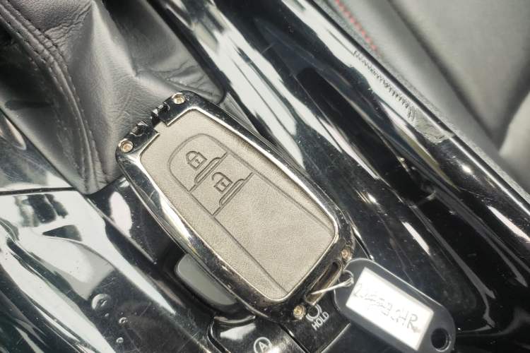 Used Toyota C-HR 2018 2.0L Leading Edition China VI Vehicle Key